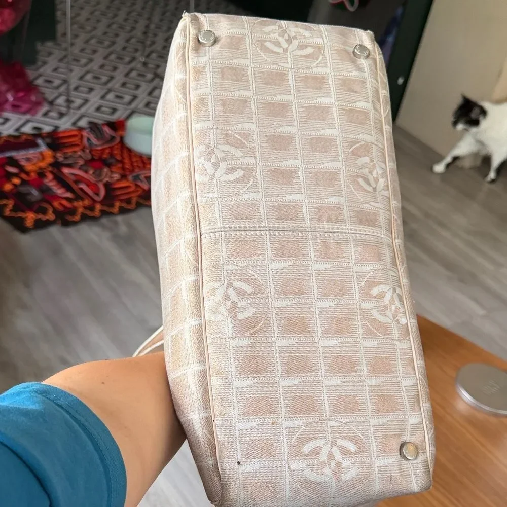 CHANEL Beige and Cream Tote Bag